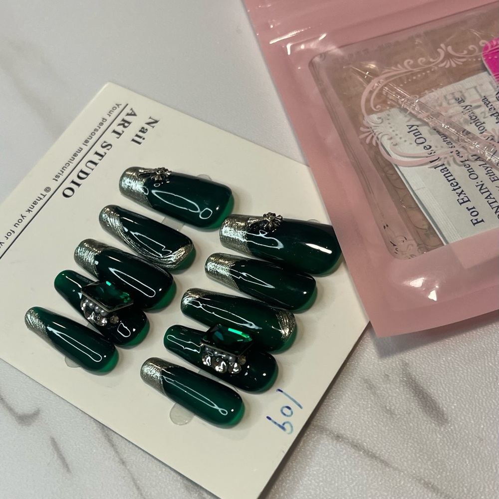 Reusable press on nails